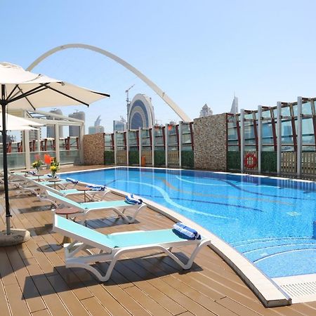 Cielo Hotel Lusail Qatar Buitenkant foto Rooftop pool at the Jumeirah Emirates Towers Hotel