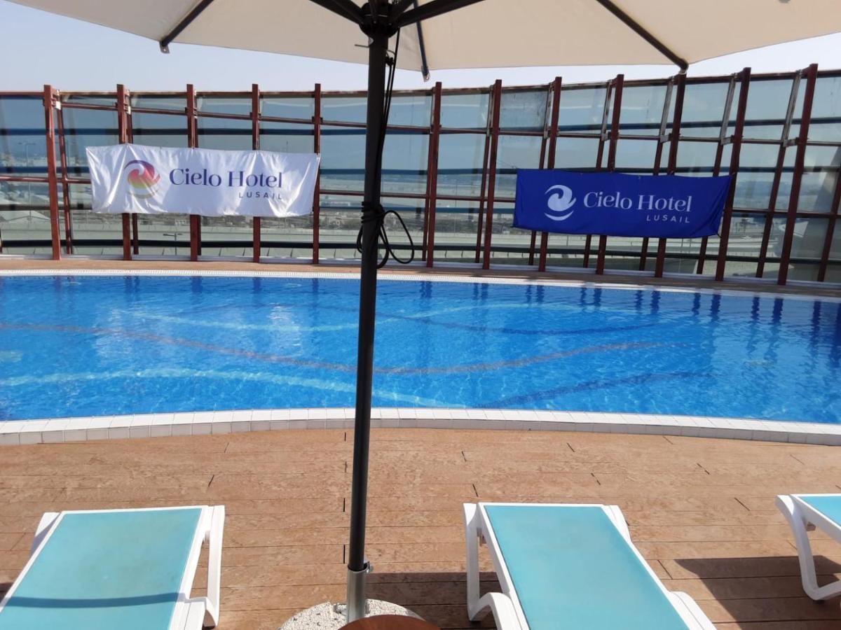 Cielo Hotel Lusail Qatar Buitenkant foto Cielo Hotel rooftop pool