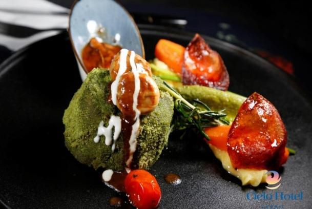 Cielo Hotel Lusail Qatar Buitenkant foto A dish of molecular gastronomy