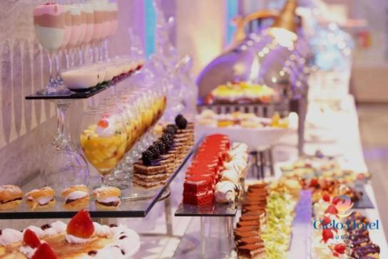 Cielo Hotel Lusail Qatar Buitenkant foto A dessert buffet