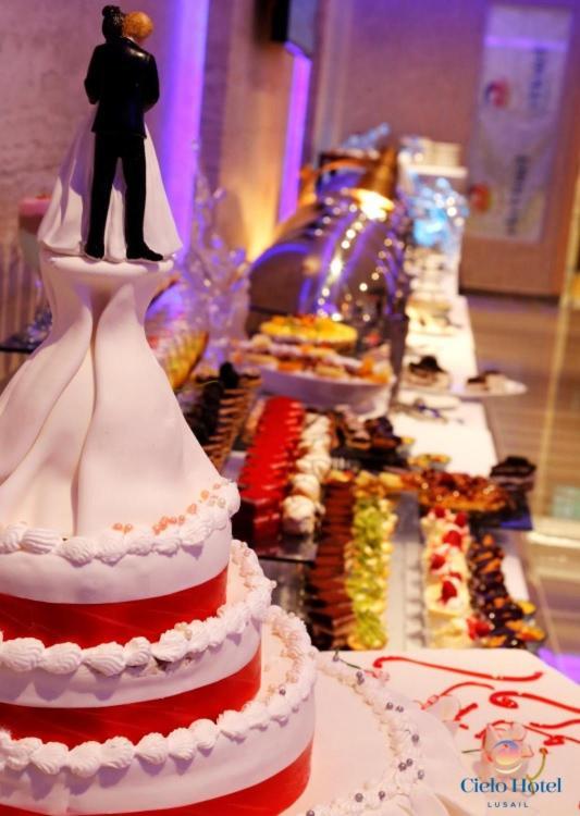 Cielo Hotel Lusail Qatar Buitenkant foto A dessert buffet