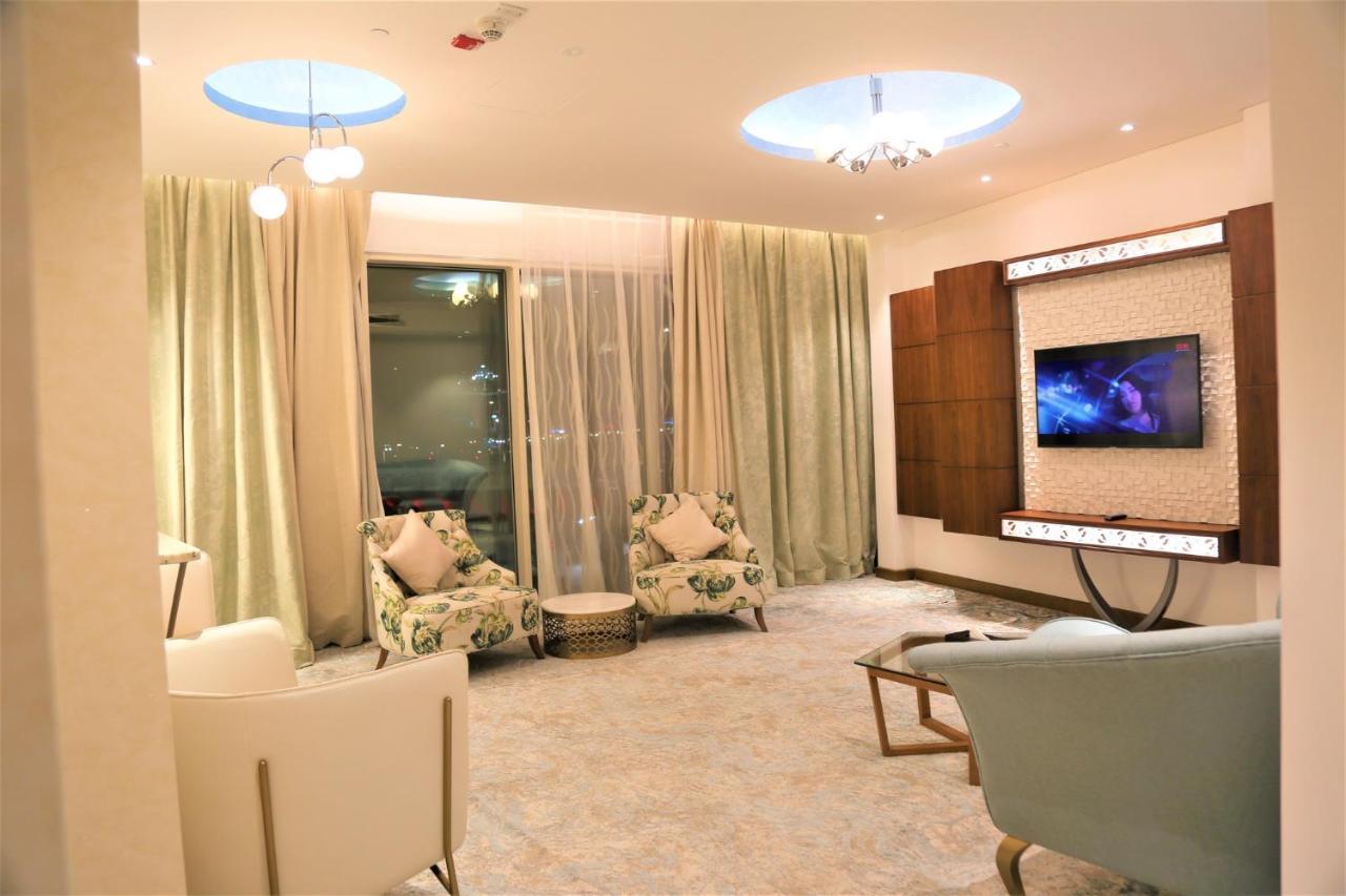Cielo Hotel Lusail Qatar Buitenkant foto A living room in a luxury apartment
