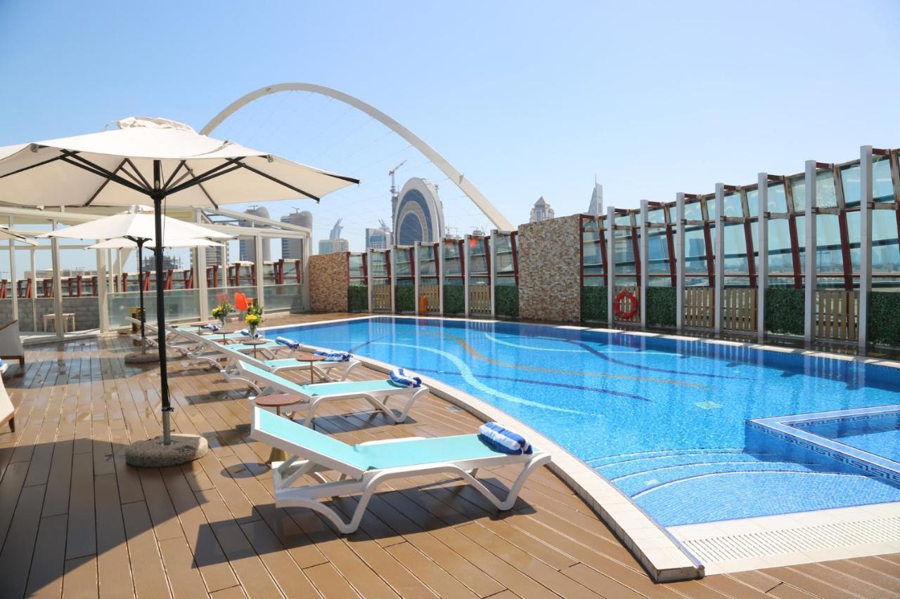 Cielo Hotel Lusail Qatar Buitenkant foto Rooftop pool at the Jumeirah Emirates Towers Hotel